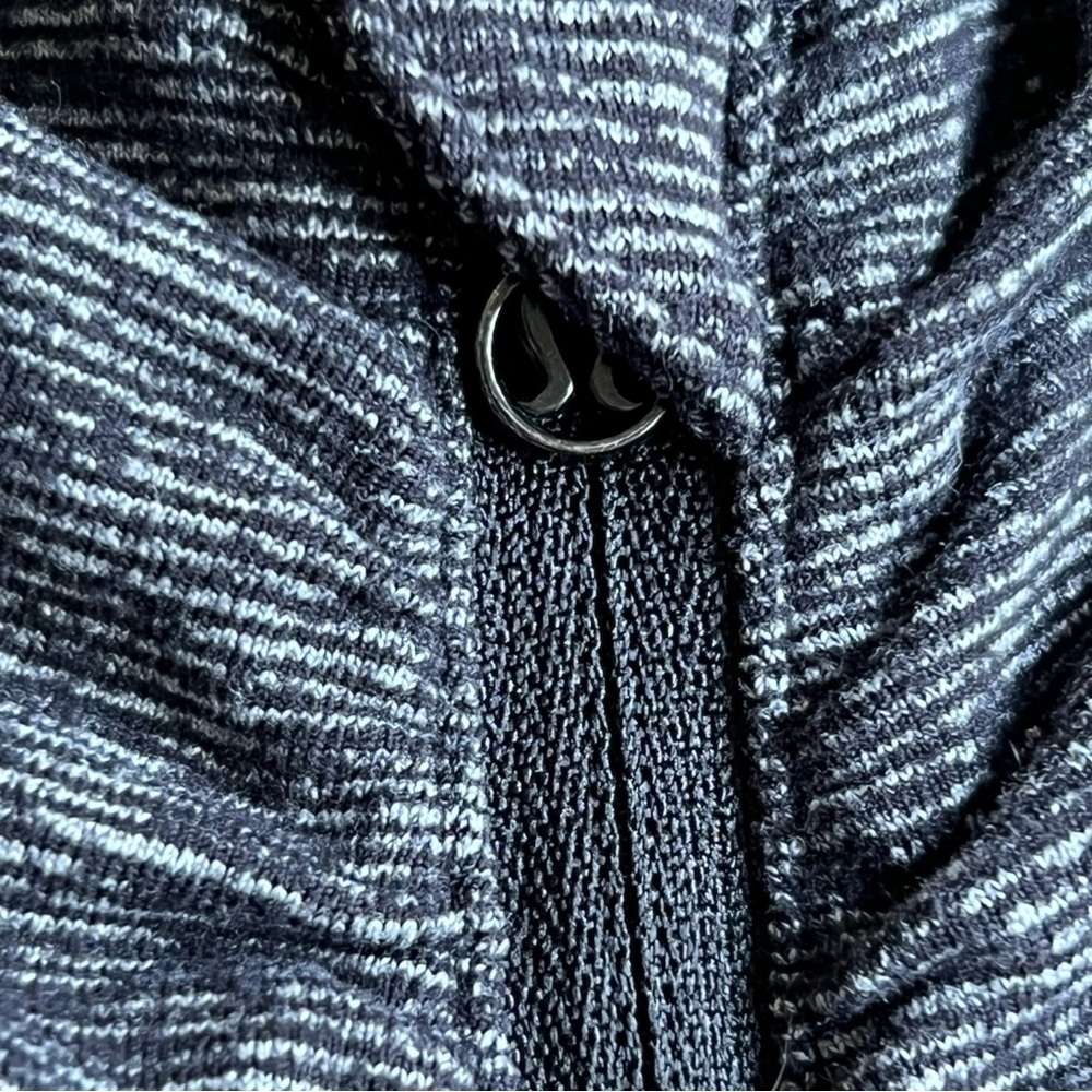 Lululemon heathered black pace pusher 1/2 zip pullover Size 4 - Picture 3 of 8